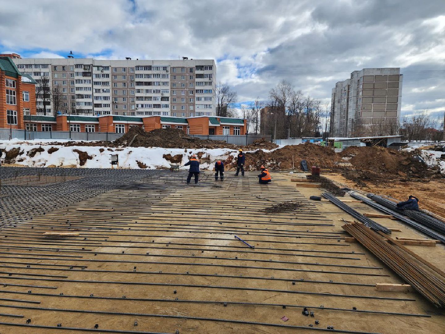 чехов, строительство, пристройка к школе, котлован, администрация, школа,