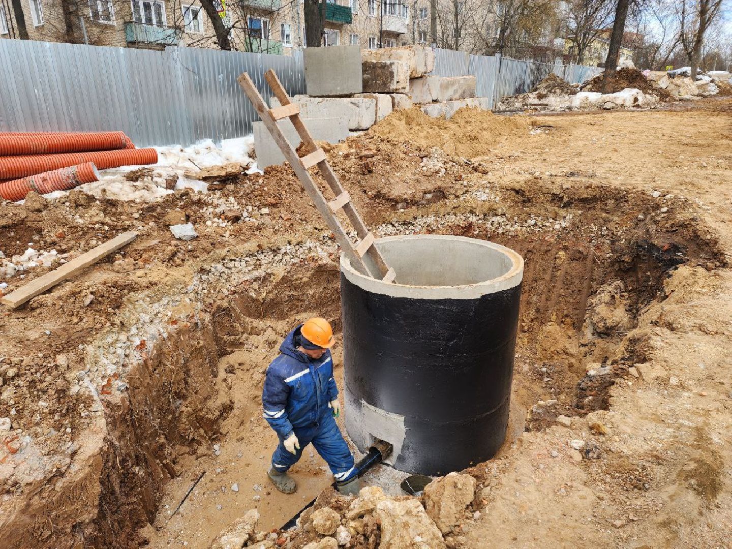 чехов, строительство, пристройка к школе, котлован, администрация, школа,