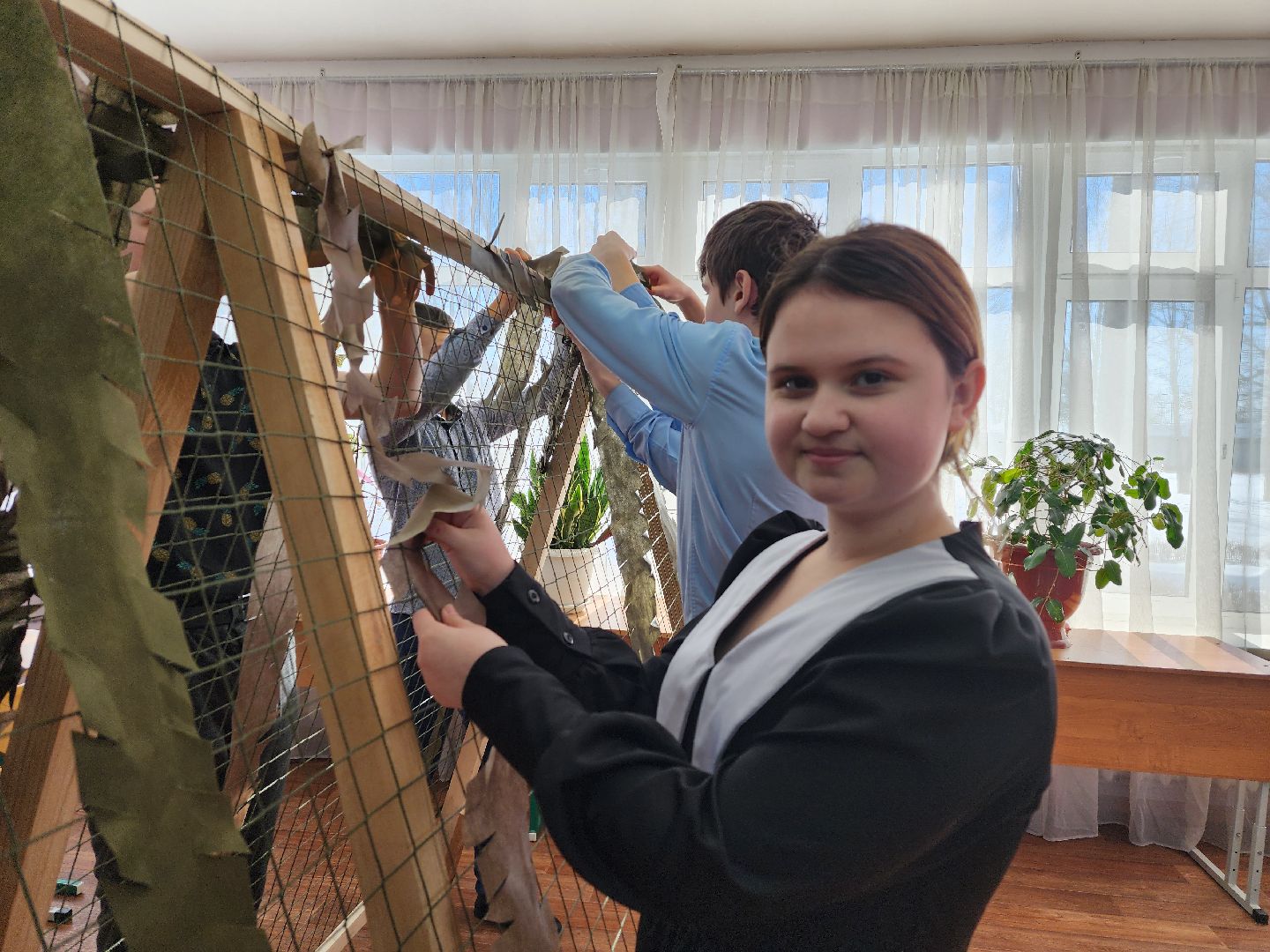 воскресенск, неделя добрых дел, доброе дело, помощь бойцам сво, маскировочные сети, окопные свечи,