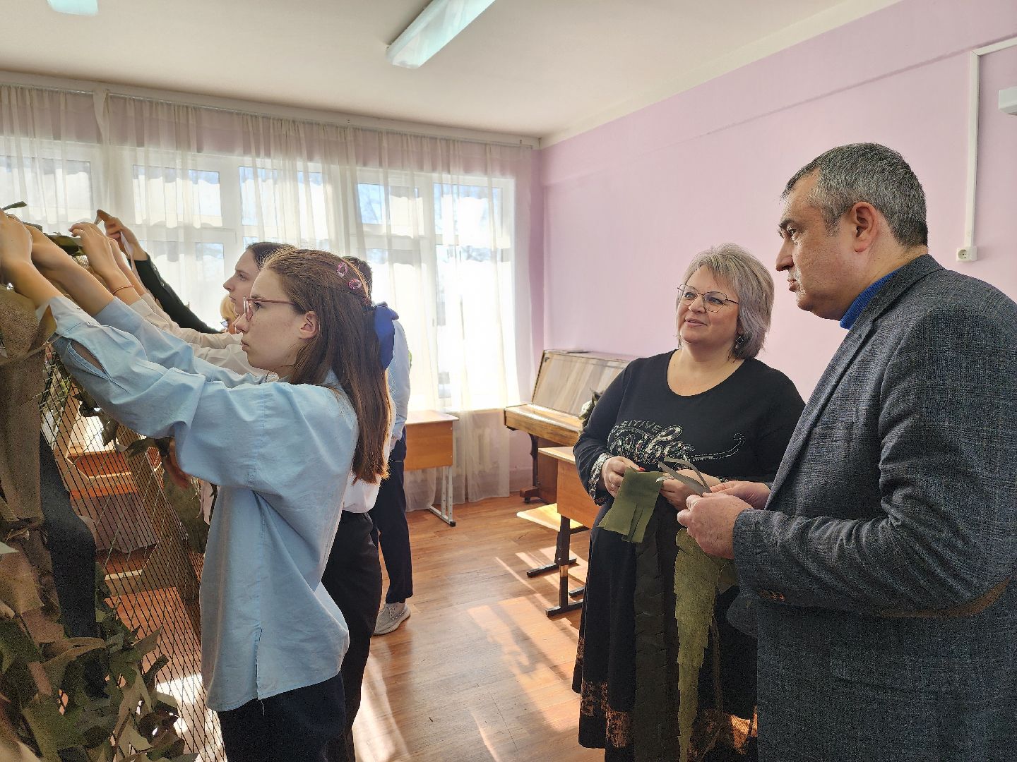 воскресенск, неделя добрых дел, доброе дело, помощь бойцам сво, маскировочные сети, окопные свечи,