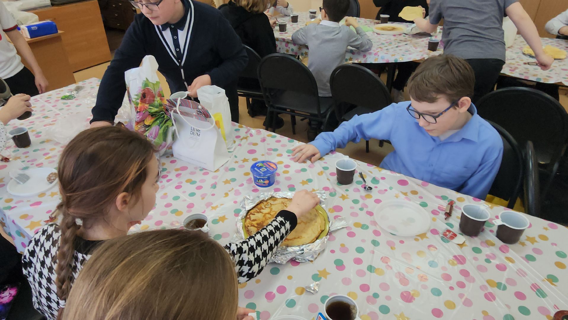 неделя добрых дел, гимназия 1, блины, СВО, Алина Русанова, плетение сетей,