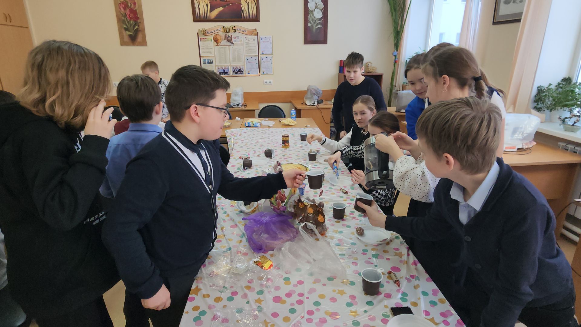 неделя добрых дел, гимназия 1, блины, СВО, Алина Русанова, плетение сетей,