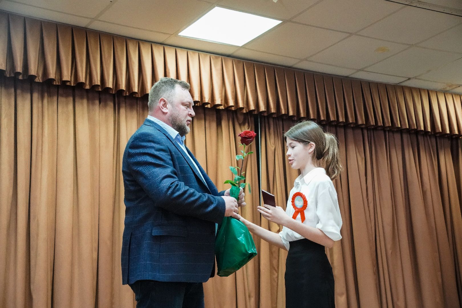 Рошаль, глава округа, Большая Шатура, вручение паспортов, паспорта РФ, граждане РФ, Рошальский лицей,