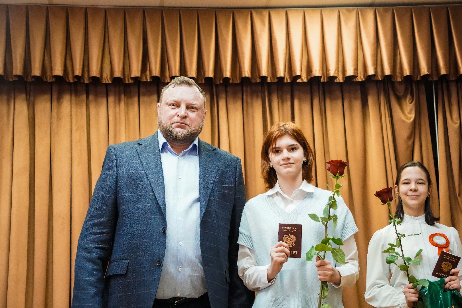 Рошаль, глава округа, Большая Шатура, вручение паспортов, паспорта РФ, граждане РФ, Рошальский лицей,