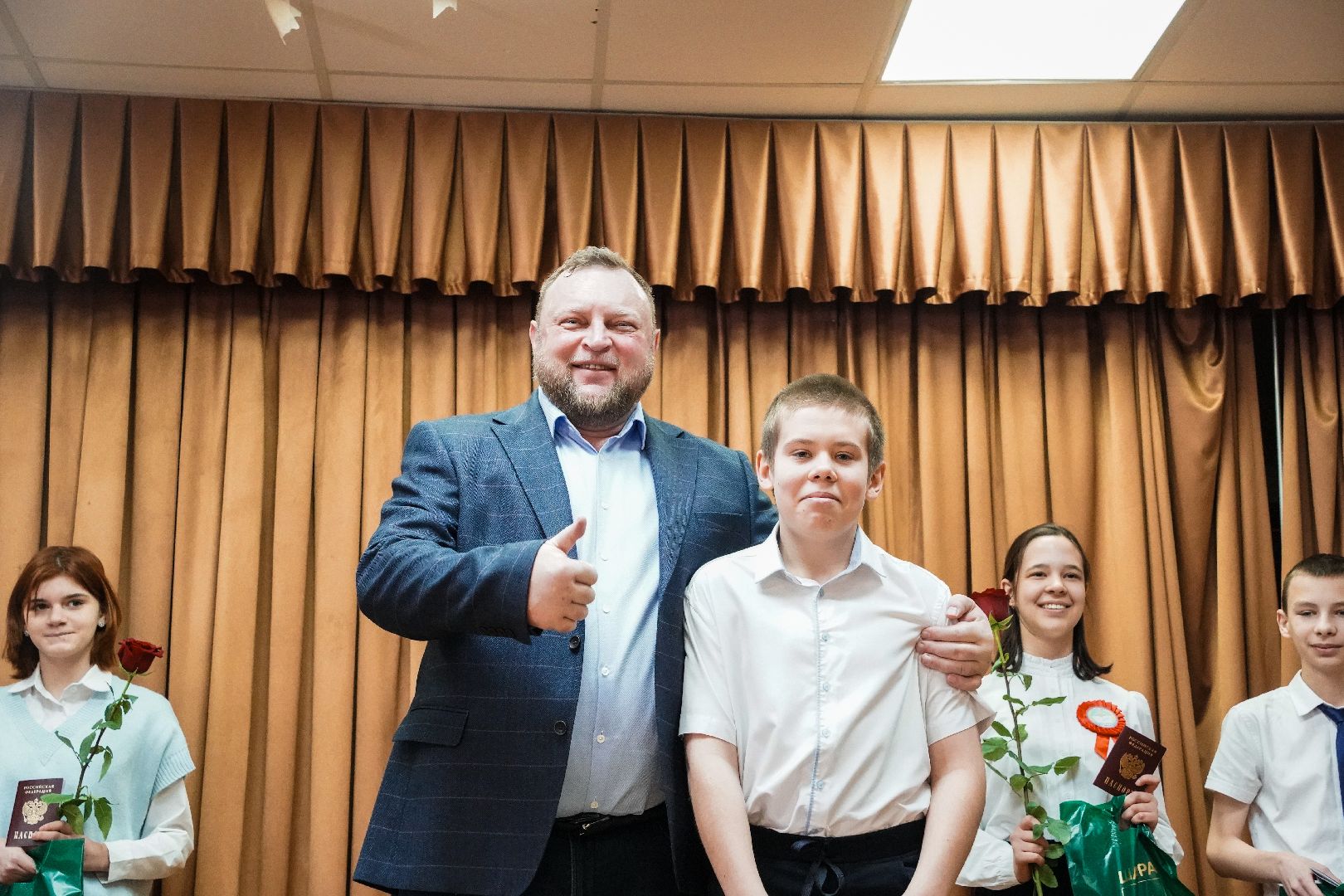 Рошаль, глава округа, Большая Шатура, вручение паспортов, паспорта РФ, граждане РФ, Рошальский лицей,