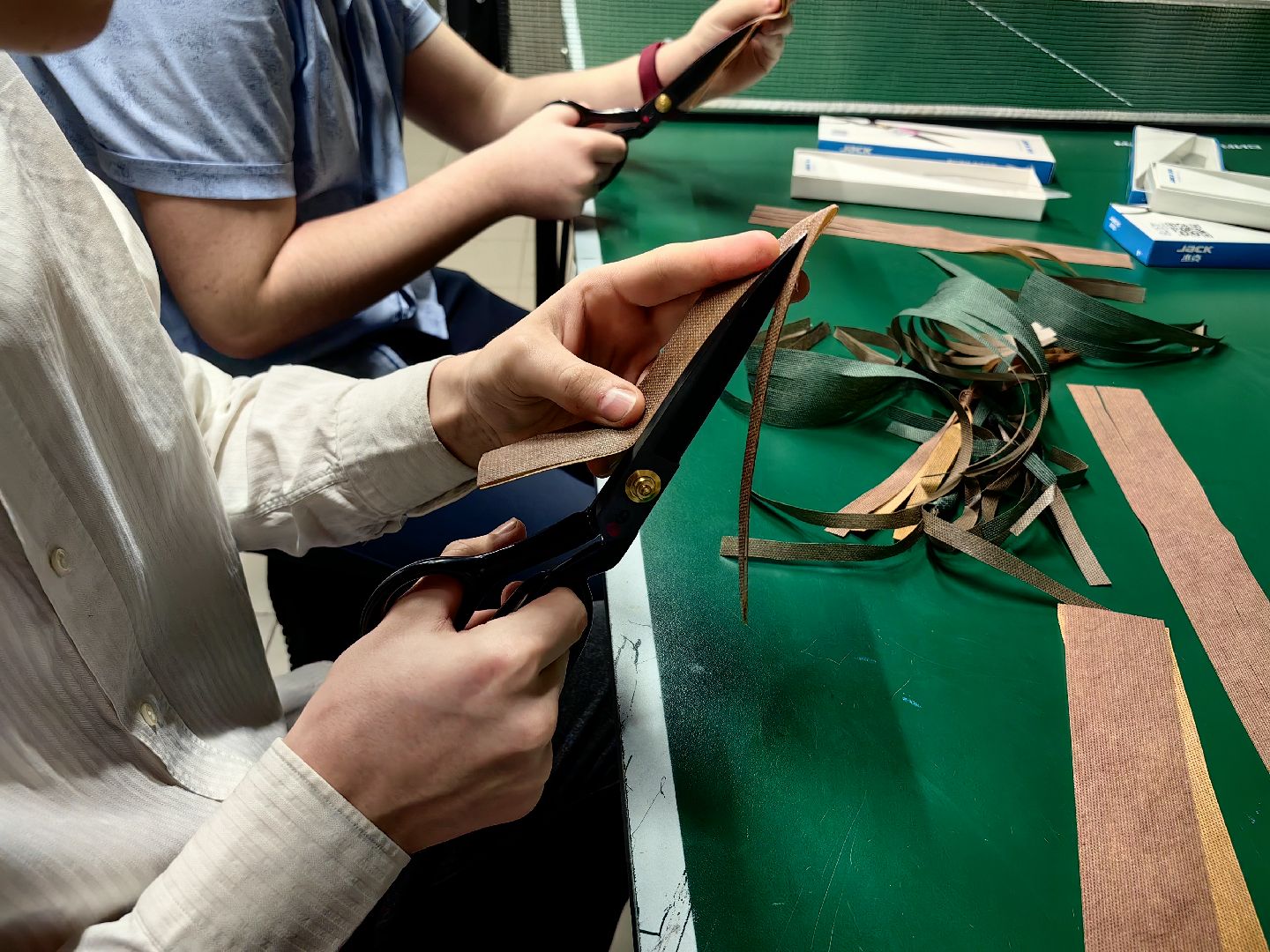 неделя добрых дел, маскировочные сети, школьники, благотворительая акция,