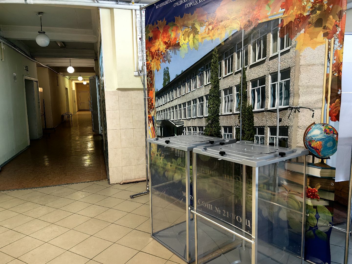 избирательные участки, комиссия, бюллетени, урны, кабинки, выборы,