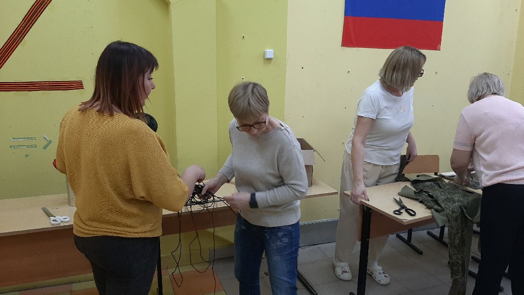 волонтеры, помощь людям,