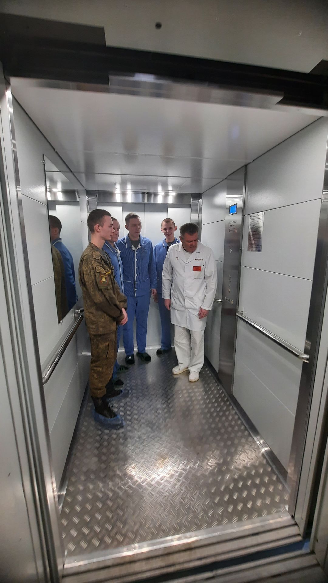 Наро-Фоминск, губернатор, лифты, военный госпиталь, глава Наро-Фоминска, военнослужащий, СВО, реабилитация