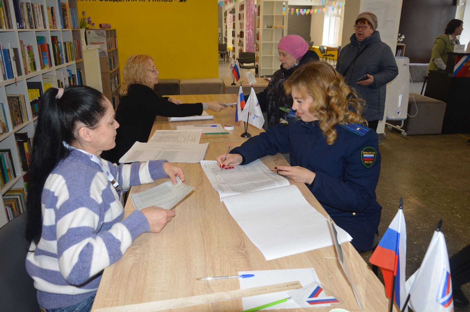 шатура 2024, шатуравыбирает, выборы 2024, выборы президента, выборы президента 2024, выборы президента россии, прокуратура, помощник прокурора голосует на выборах 2024,