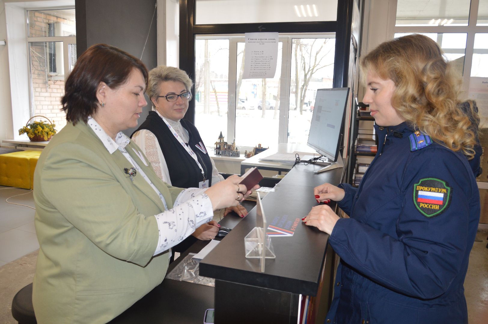 шатура 2024, шатуравыбирает, выборы 2024, выборы президента, выборы президента 2024, выборы президента россии, прокуратура, помощник прокурора голосует на выборах 2024,