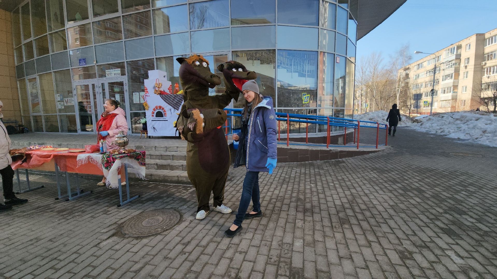 Ростовая кукла, Выборы, избирательный участок,