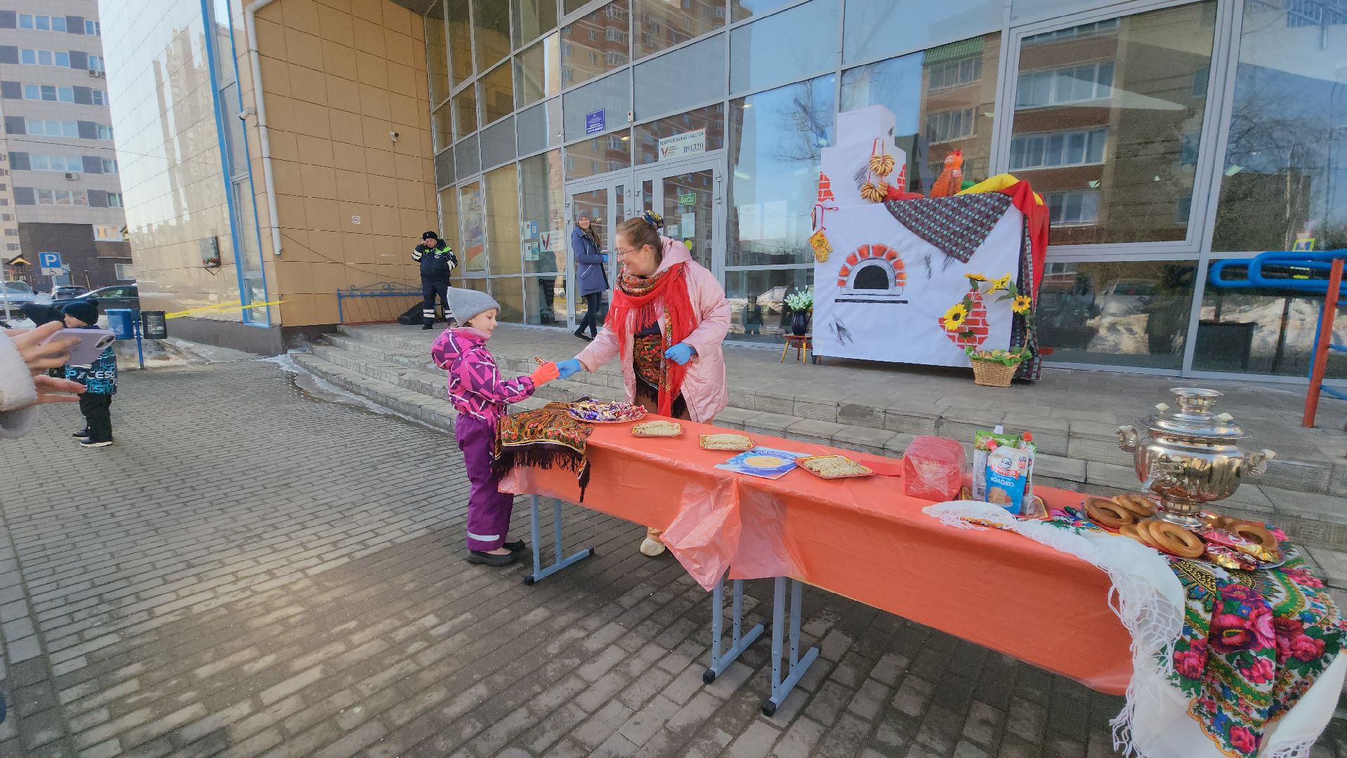 Ростовая кукла, Выборы, избирательный участок,