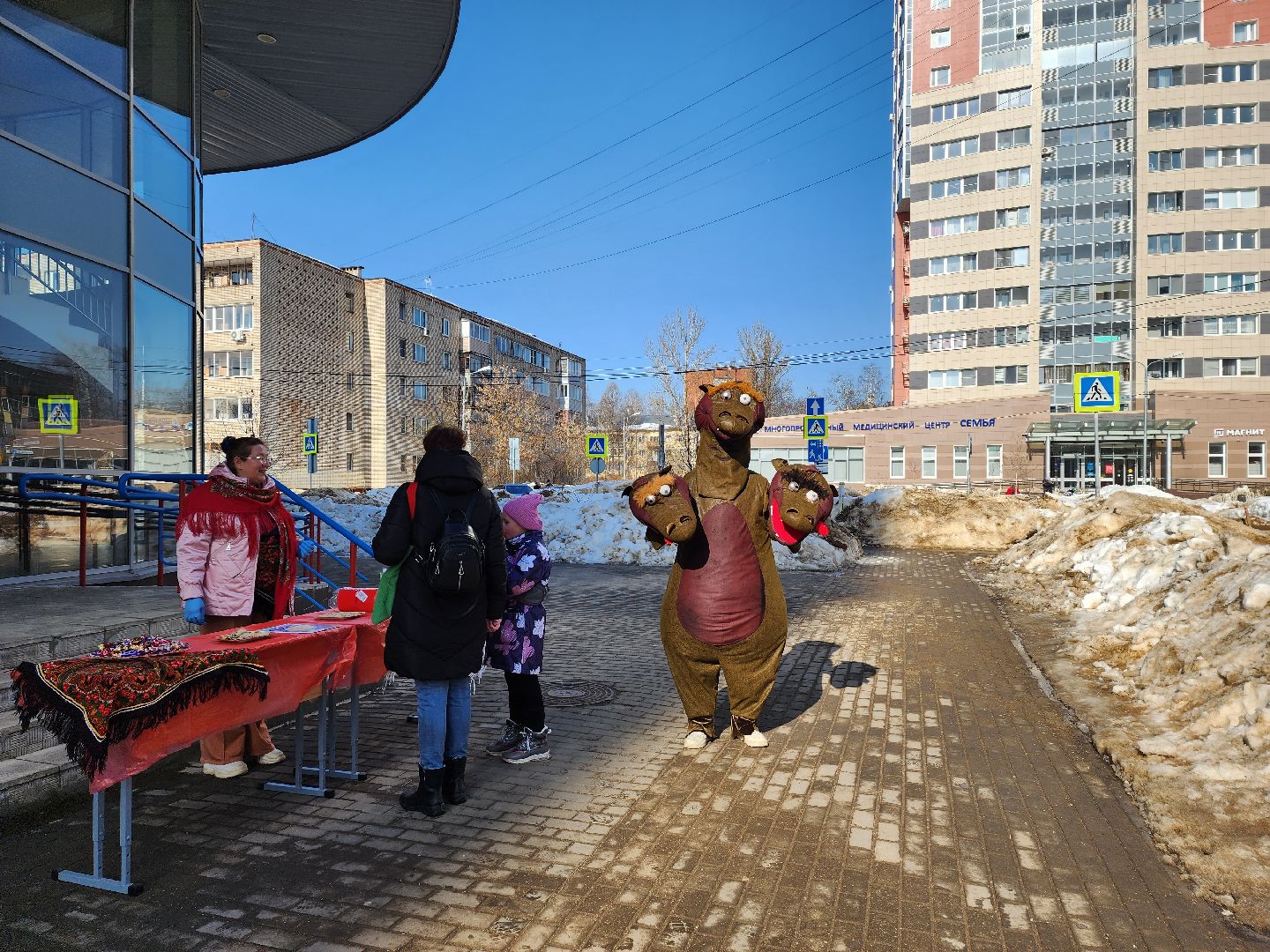 Ростовая кукла, Выборы, избирательный участок,