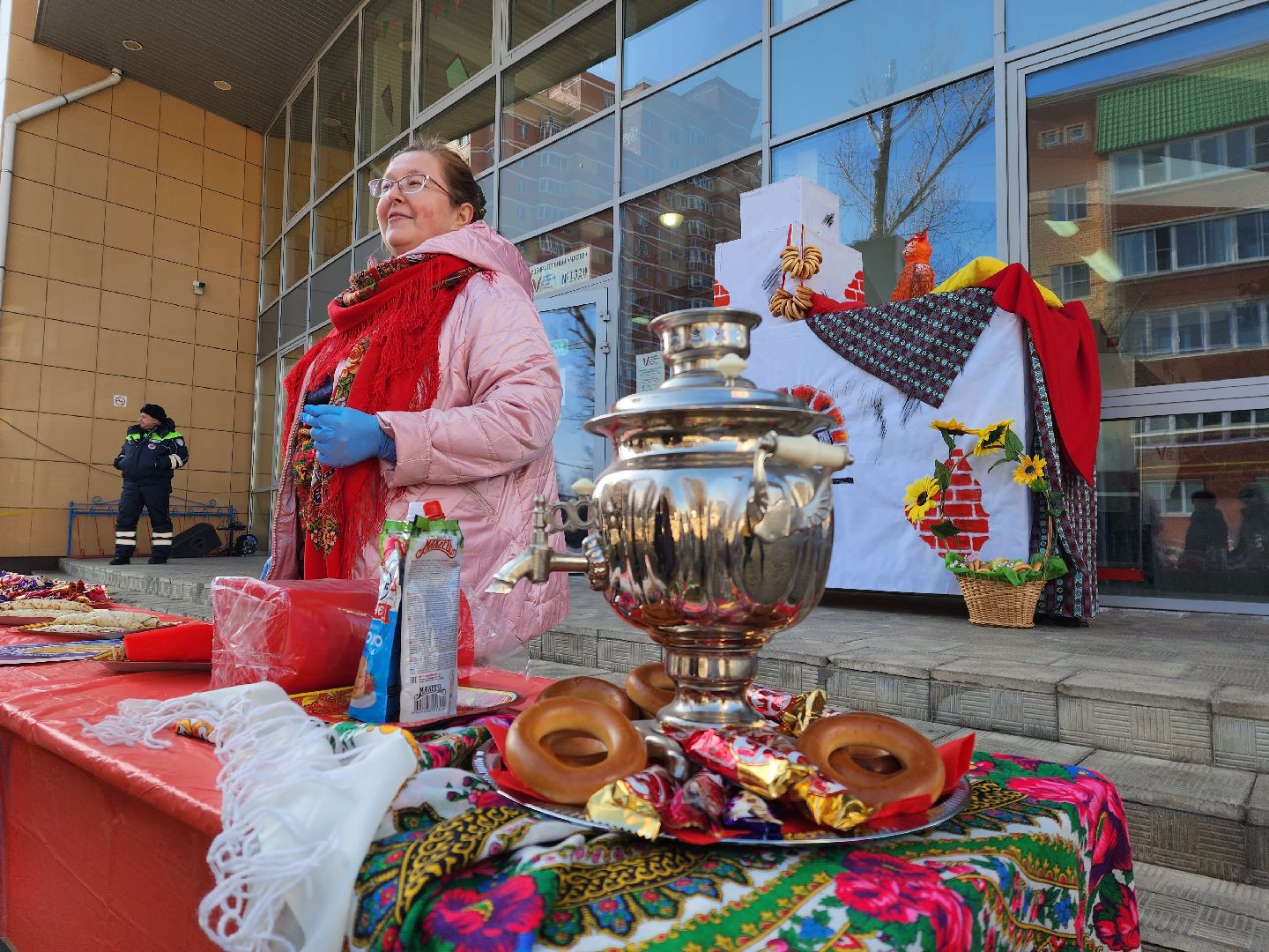 Ростовая кукла, Выборы, избирательный участок,