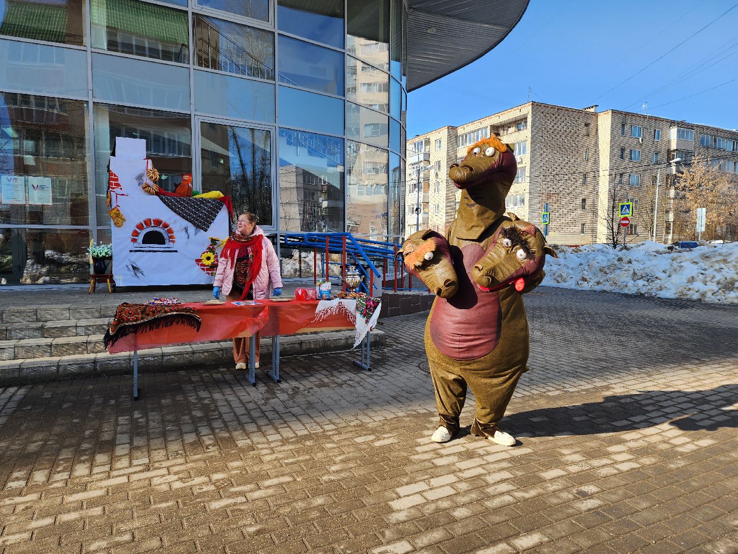 Ростовая кукла, Выборы, избирательный участок,