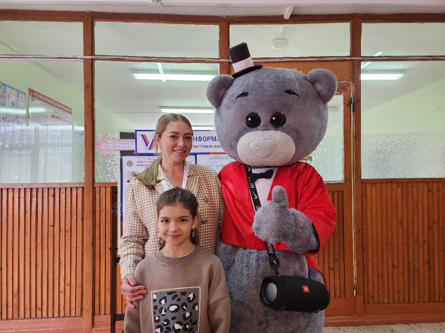 серпухов, подмосковье, выборы 2024, медведь на выборах,