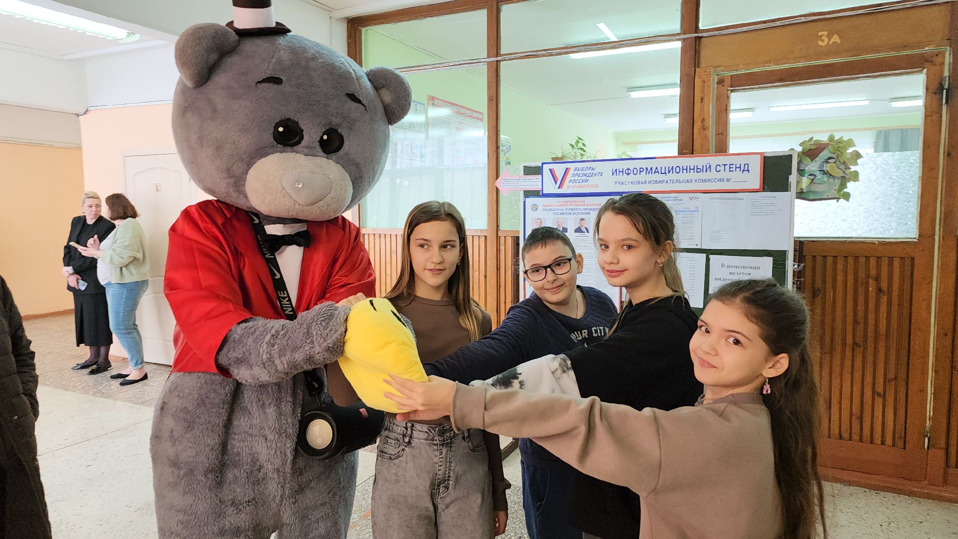 серпухов, подмосковье, выборы 2024, медведь на выборах,