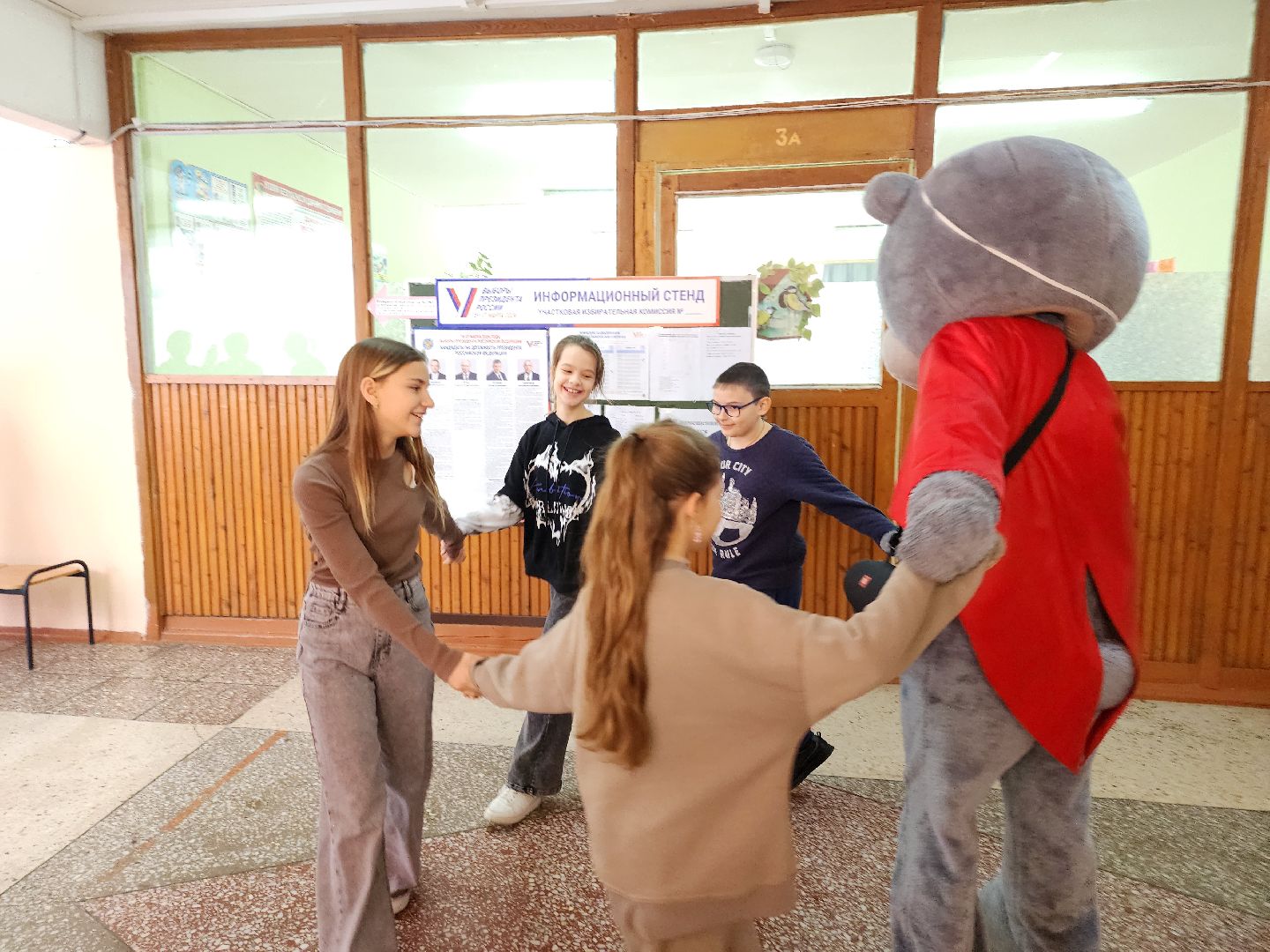 серпухов, подмосковье, выборы 2024, медведь на выборах,