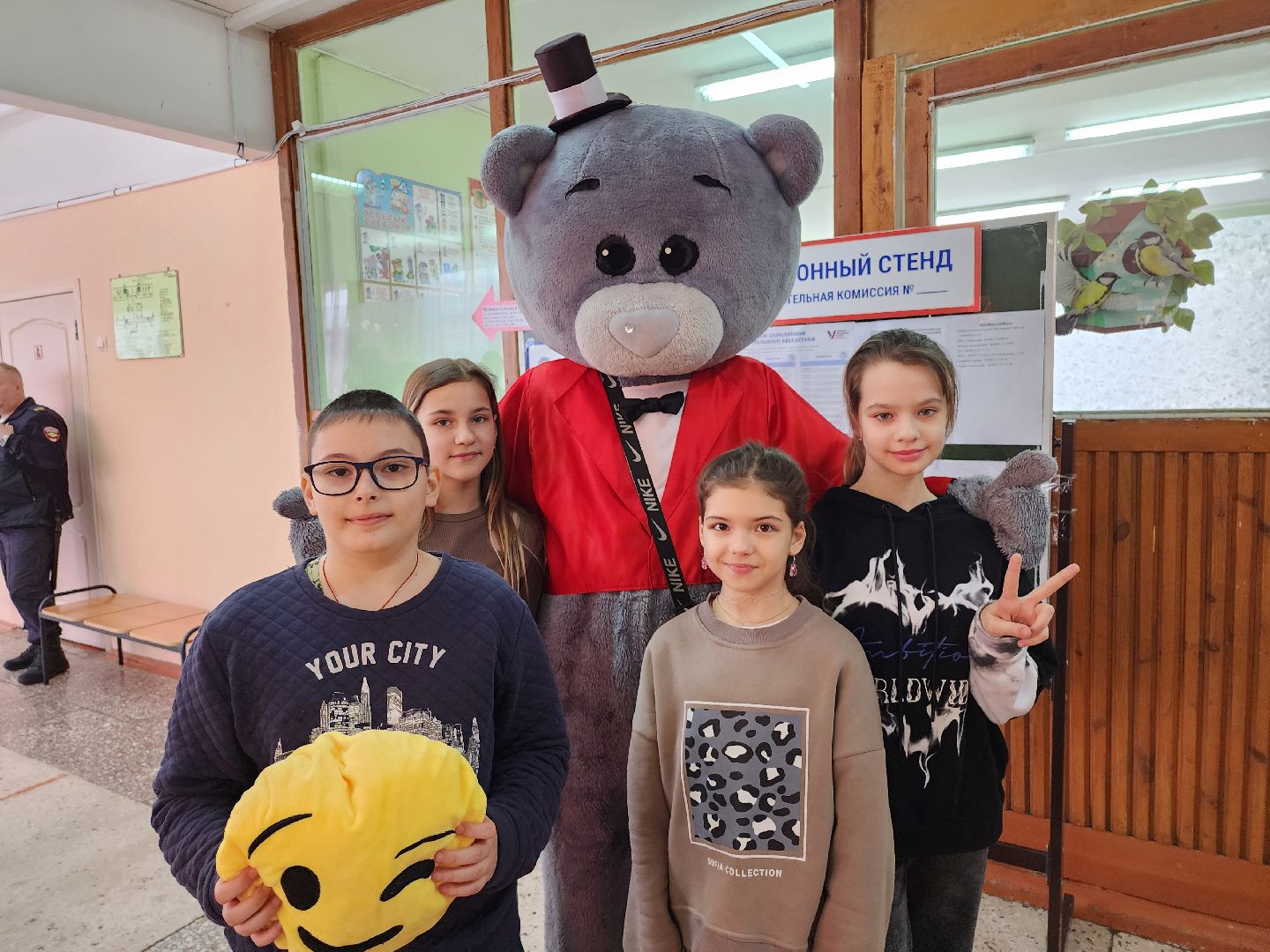 серпухов, подмосковье, выборы 2024, медведь на выборах,