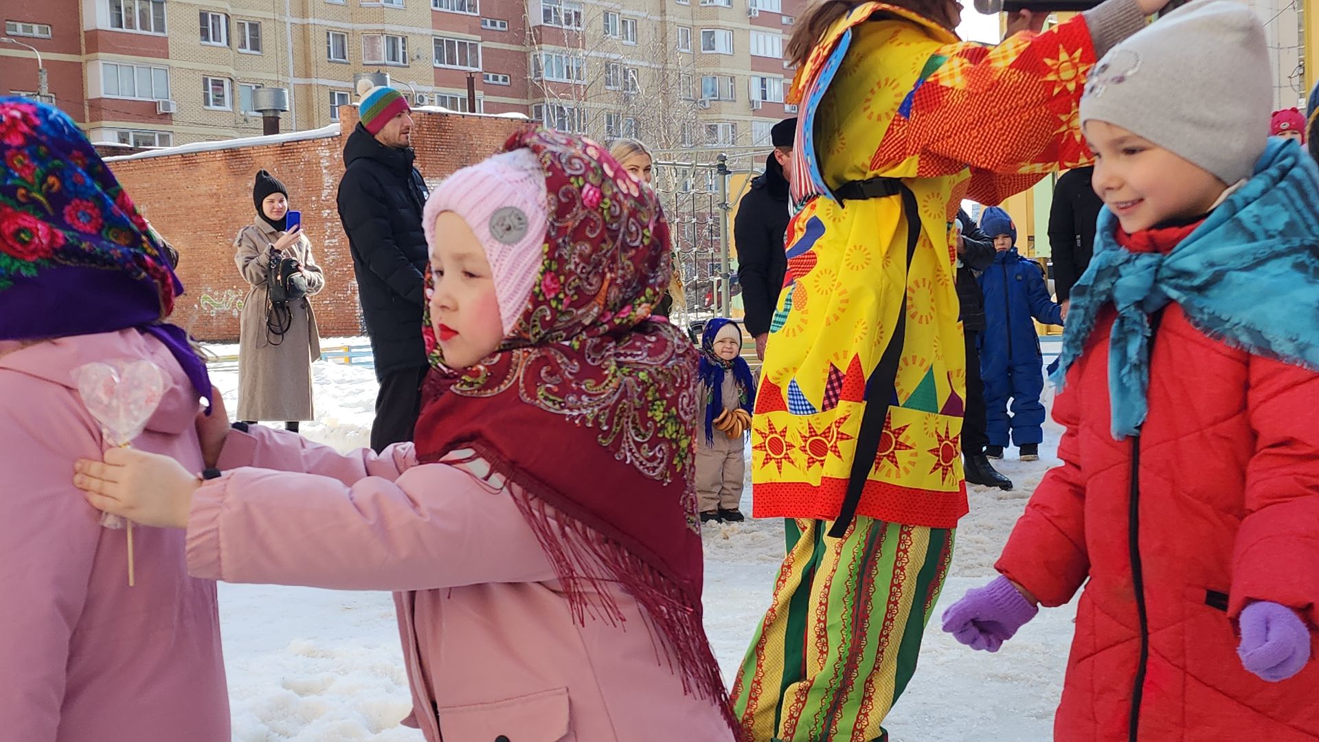 электросталь, мой город, жители города, праздник, праздник двора, масленица, весна, масленичные гуляния, народные гулянья, народные песни,