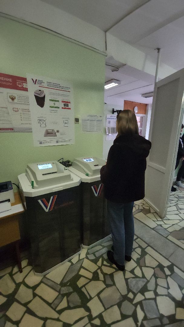 выборы президента 2024, голосование 2024, УИК 618, Дзержинского 14, физкультурный диспансер, председатель совета депутатов, Юрий Прохоров,