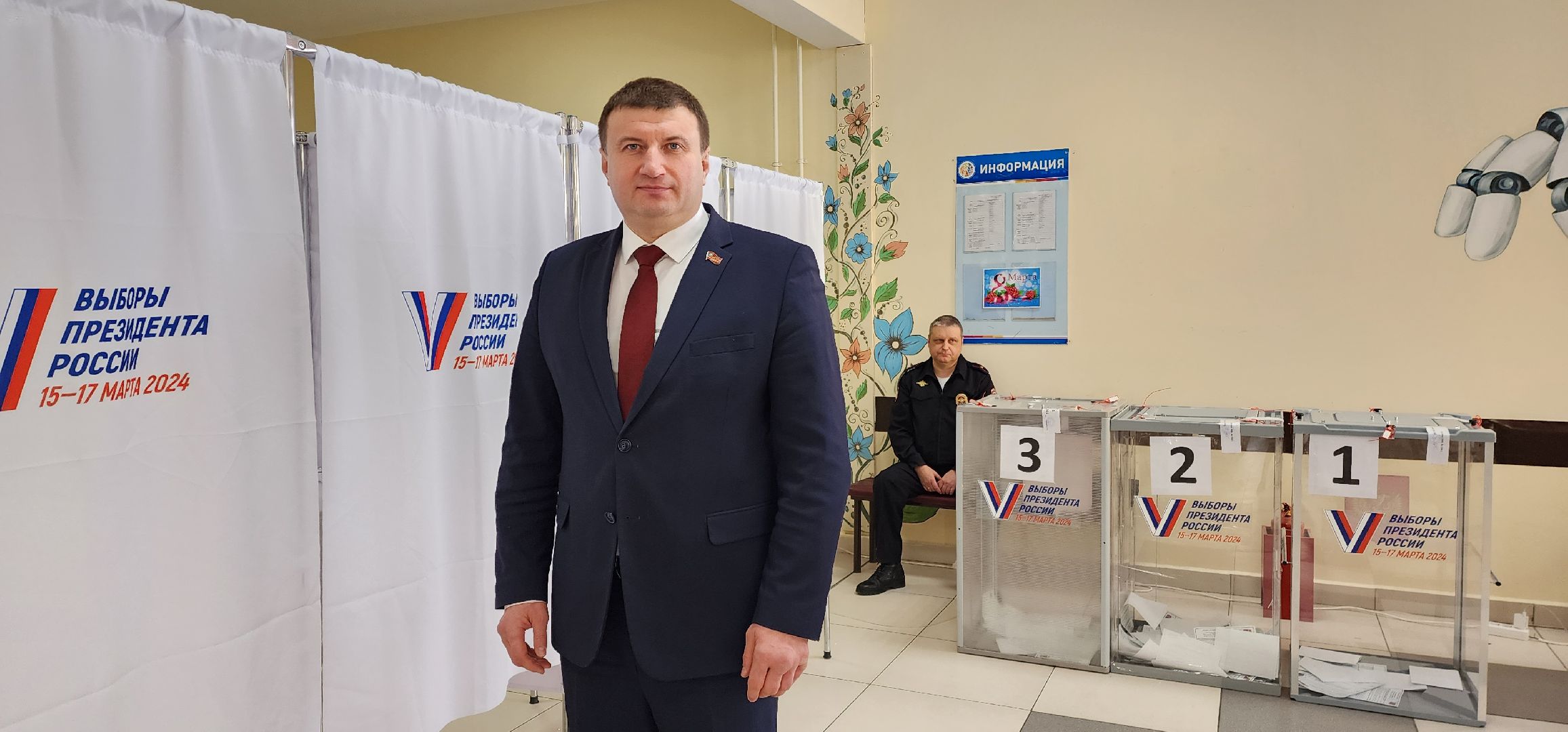 раменское, выборы 2024, председатель совета депутатов раменского округа проголосовал на своем избирательном участке в школе 9,