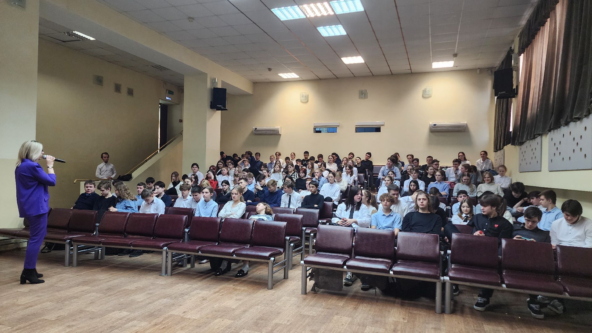 Подмосковье, Домодедово, Психолог, психологический тренинг, психология, Ассоциация психологов Подмосковья, Гимназия 5, встреча с молодежью, школа, Школьники, открытый диалог,