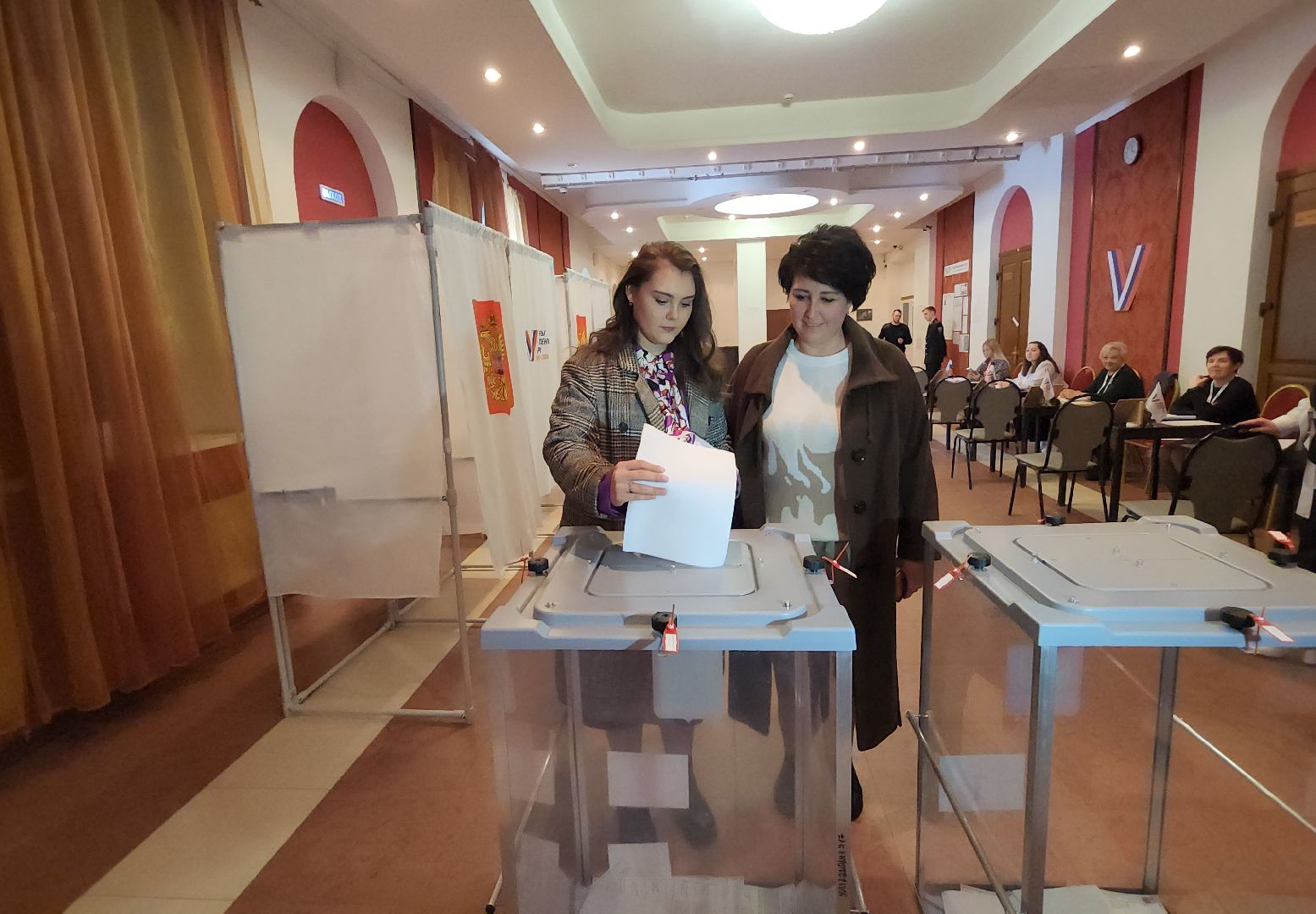 серпухов, выборы президента 2024, клубный переулок, УИК 2878, певица, выборы, выборы 2024, выборы президента 2024, выборы президента россии,