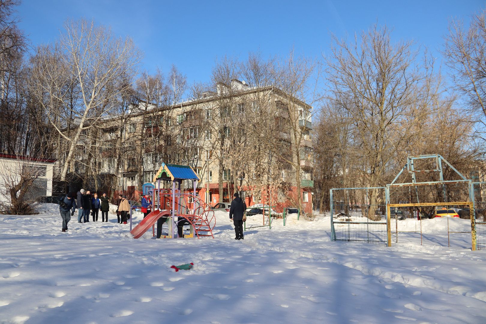 обсуждение с жителями, детская площадка,