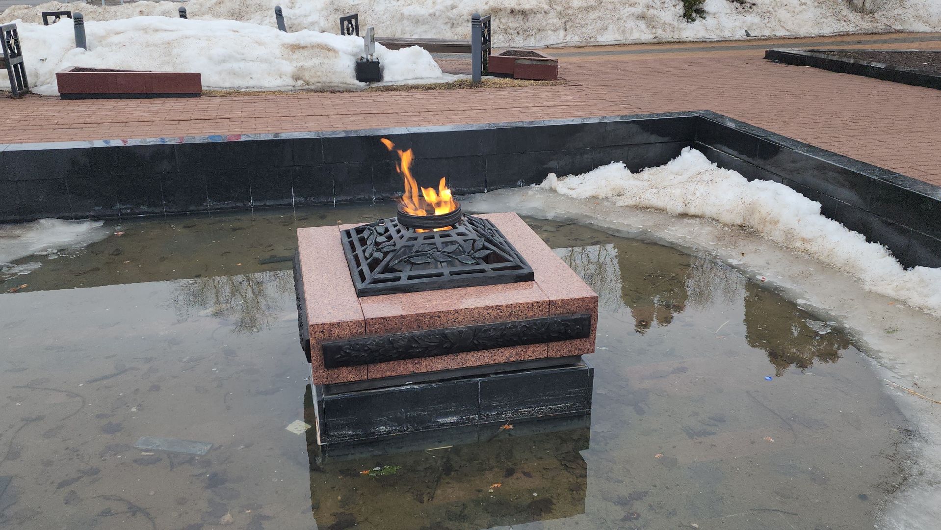 мемориал, стихийный мемориал, вечный огонь, свечи, цветы,теракт,