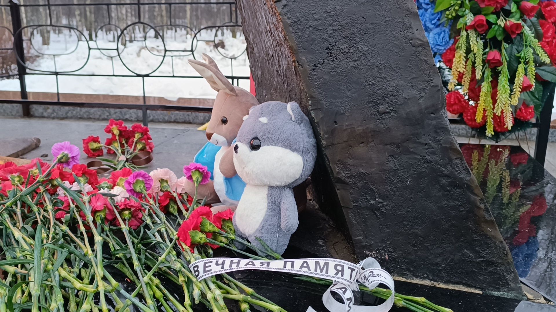 молодая гвардия, цветы, лобня, крокус сити холл,теракт,