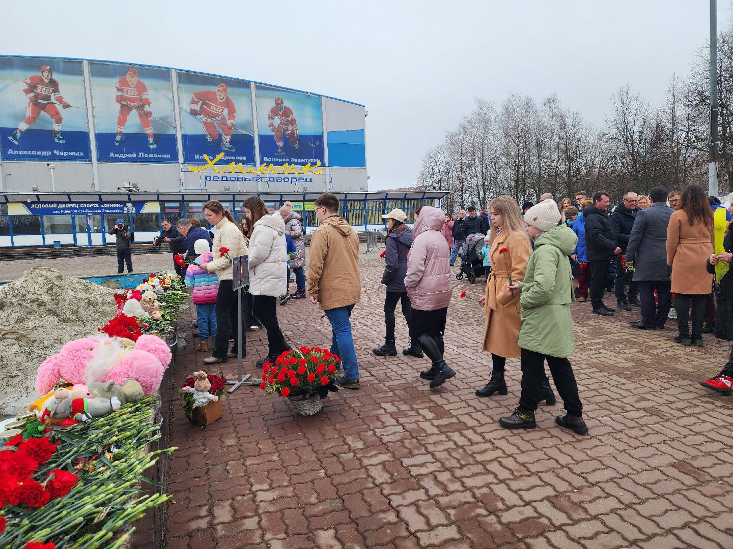 воскресенск, стихийный мемориал, память, крокус сити холл, жители,теракт,