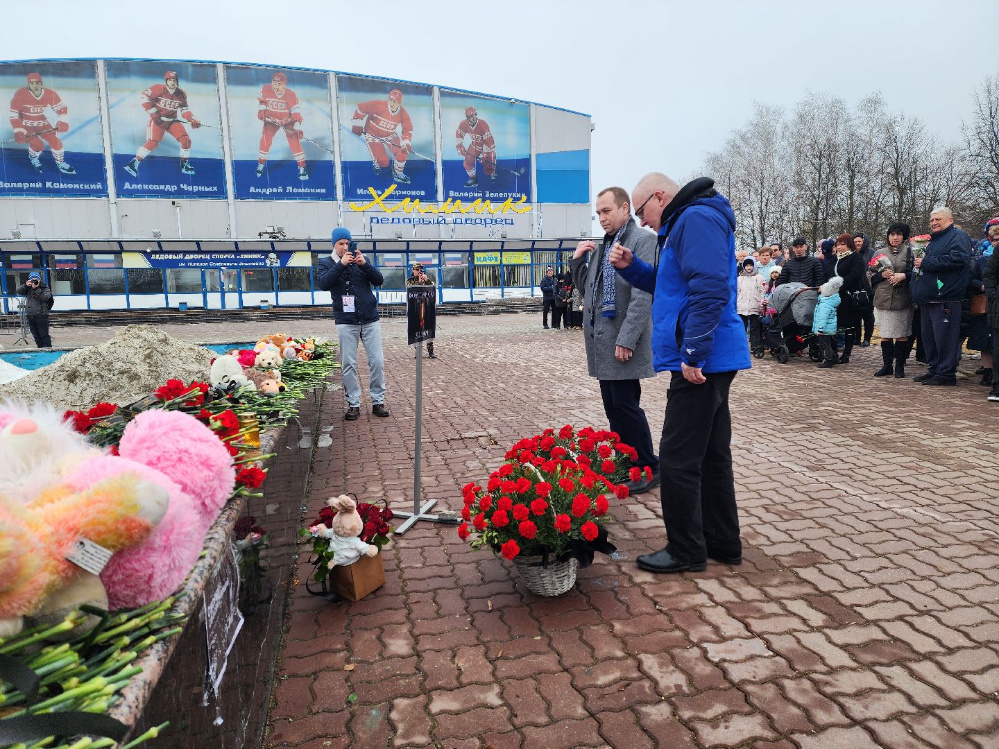 воскресенск, стихийный мемориал, память, крокус сити холл, жители,теракт,