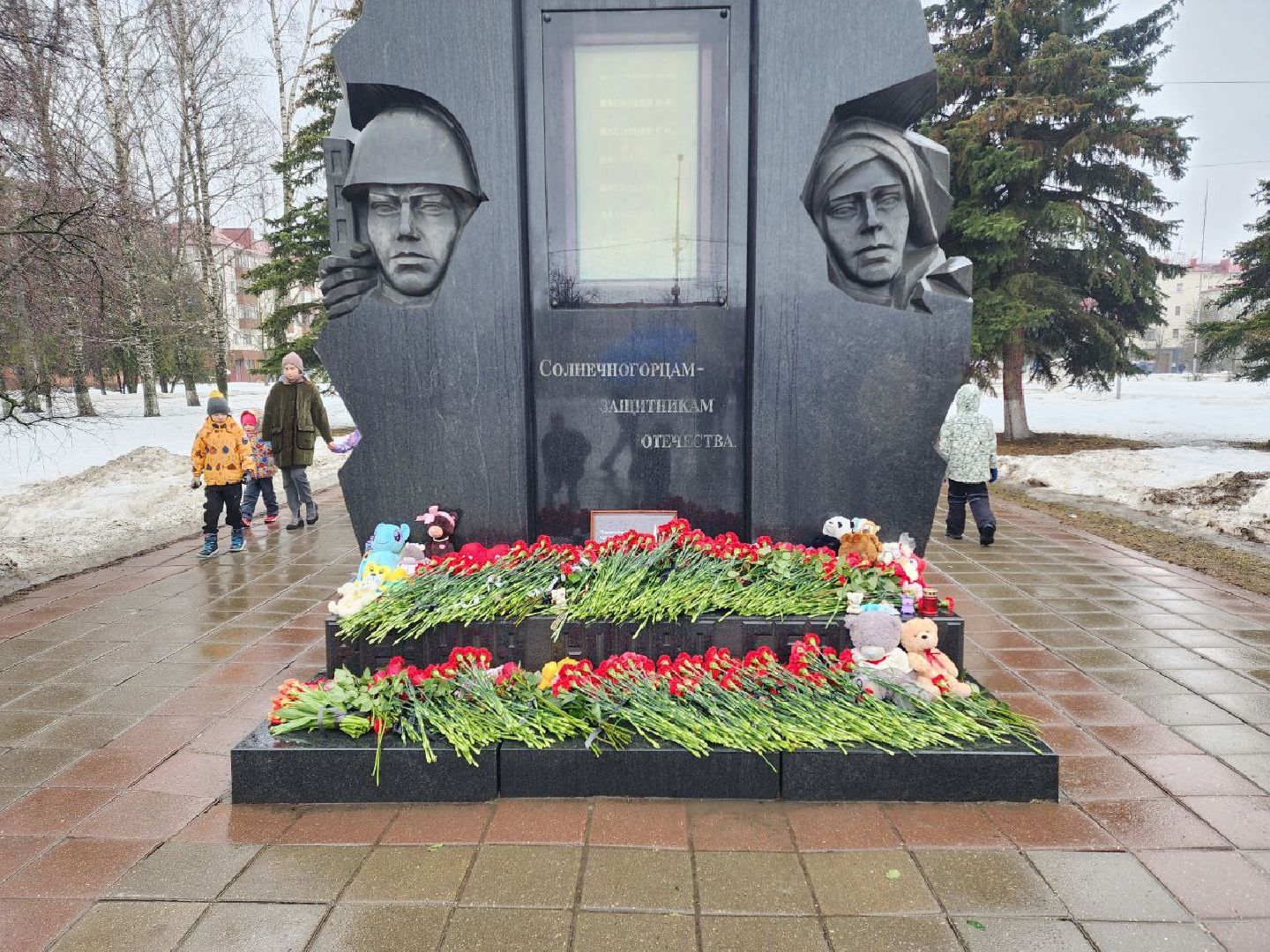 Солнечногорск, стихийный мемориал, жители, Цветы,теракт,