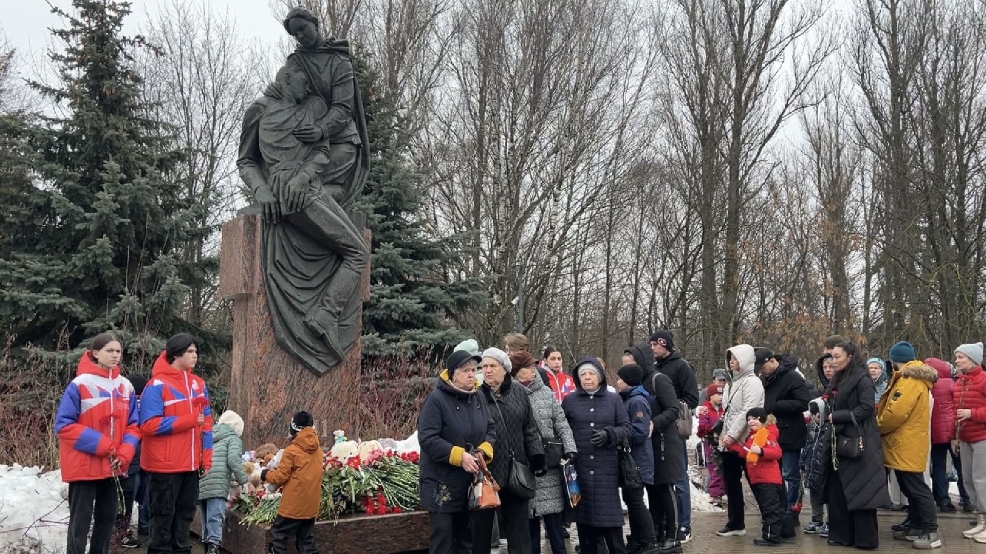 химки, крокус сити холл, стихийный мемориал, теракт,