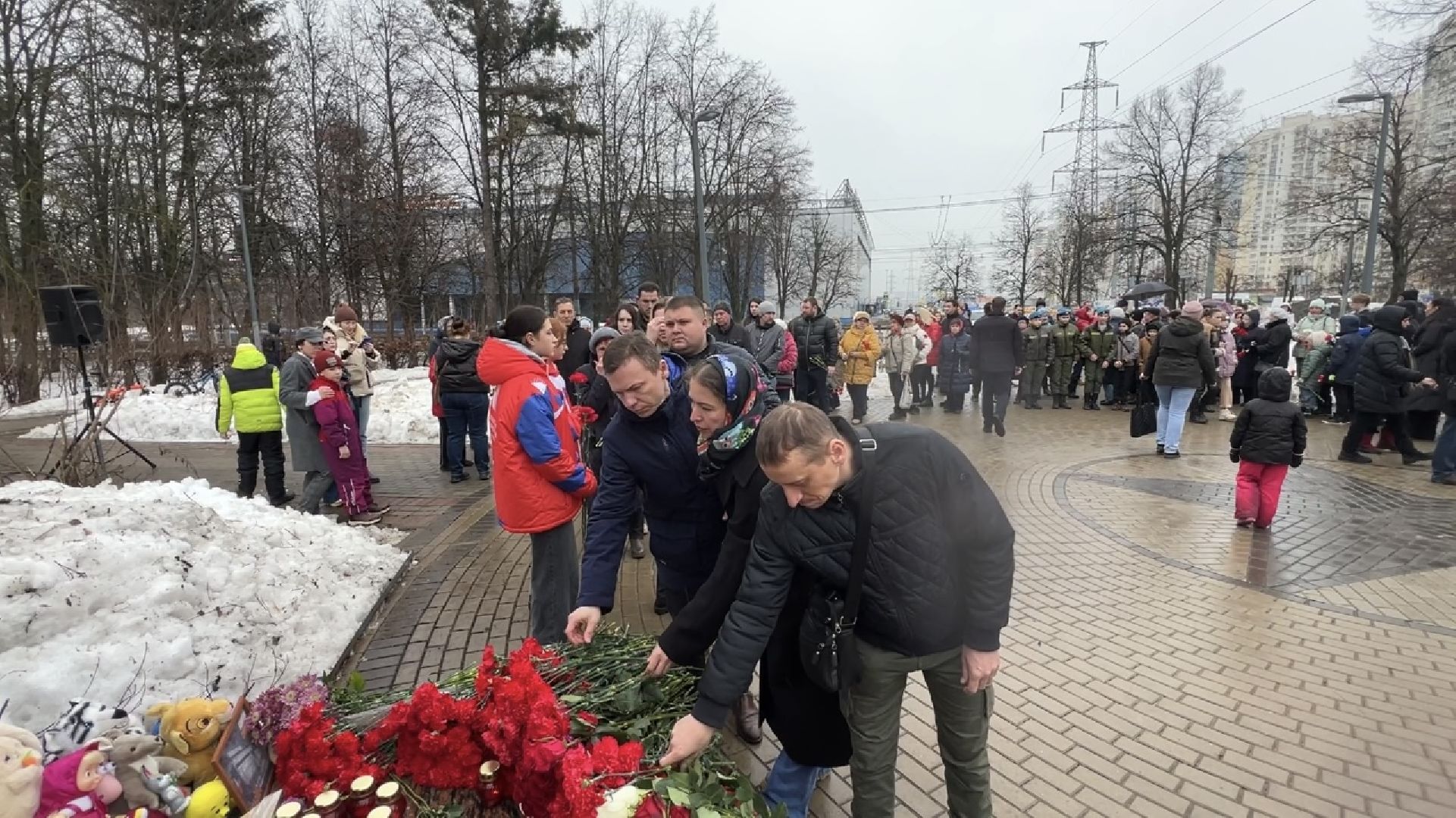 химки, крокус сити холл, стихийный мемориал, теракт,