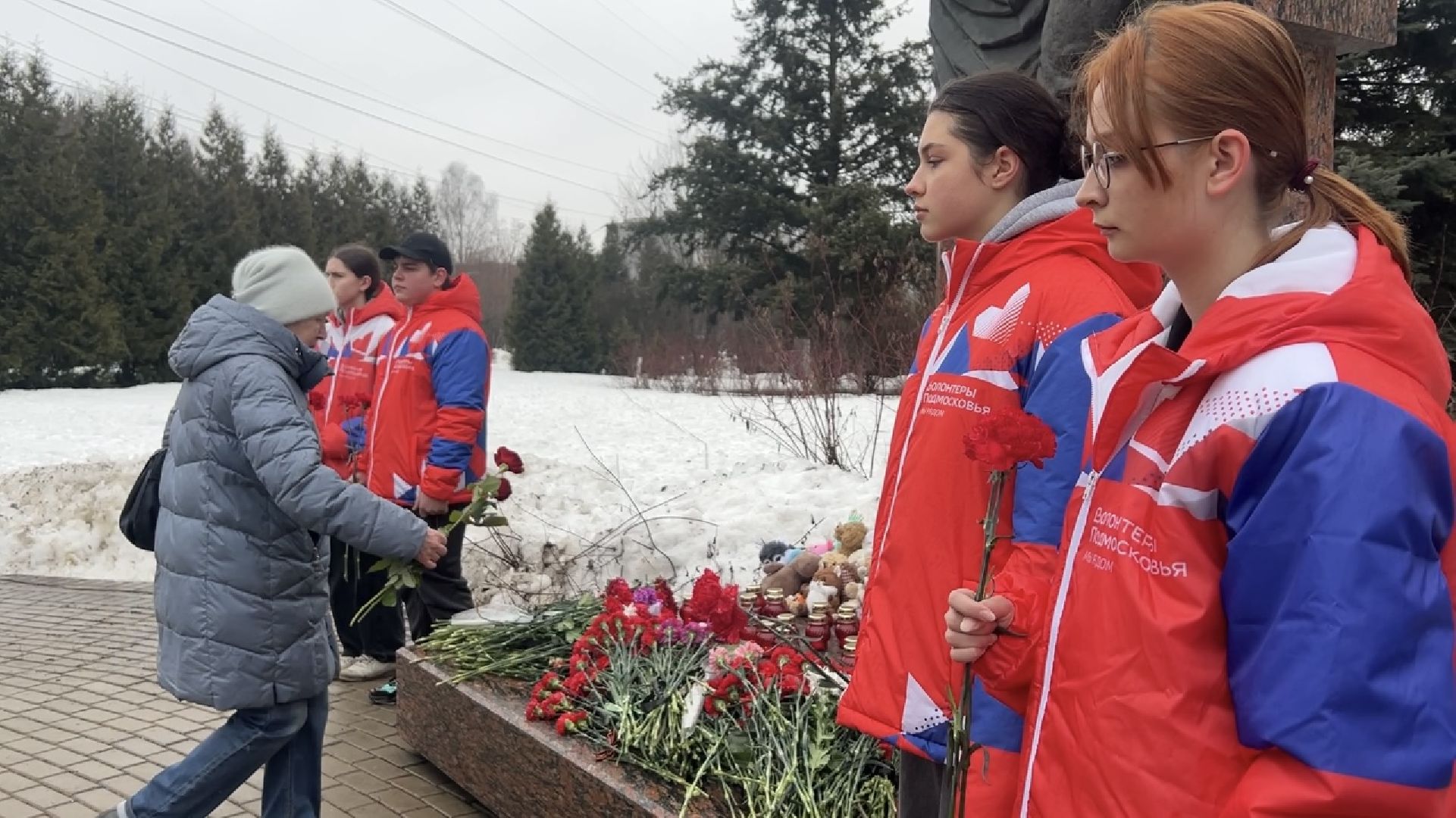 химки, крокус сити холл, стихийный мемориал, теракт,