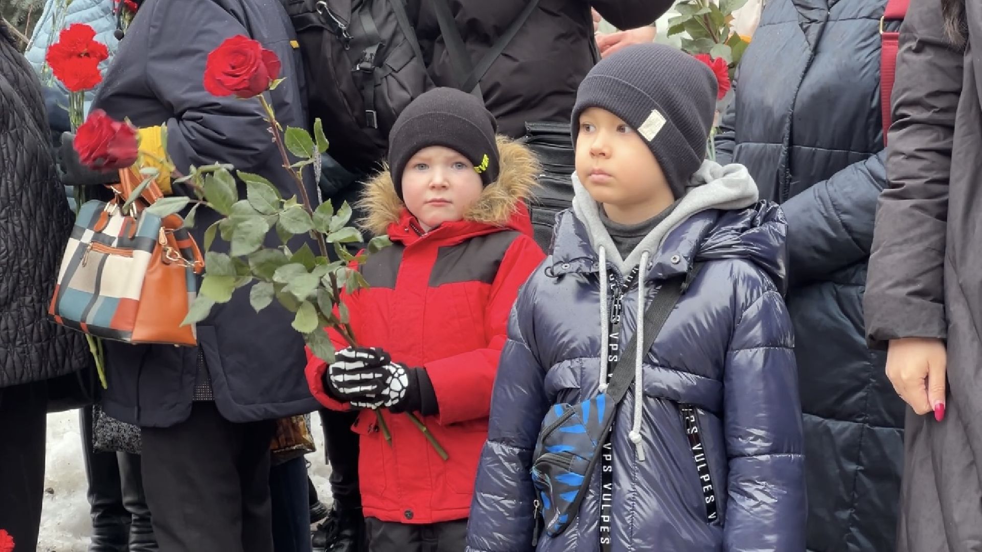 химки, крокус сити холл, стихийный мемориал, теракт,