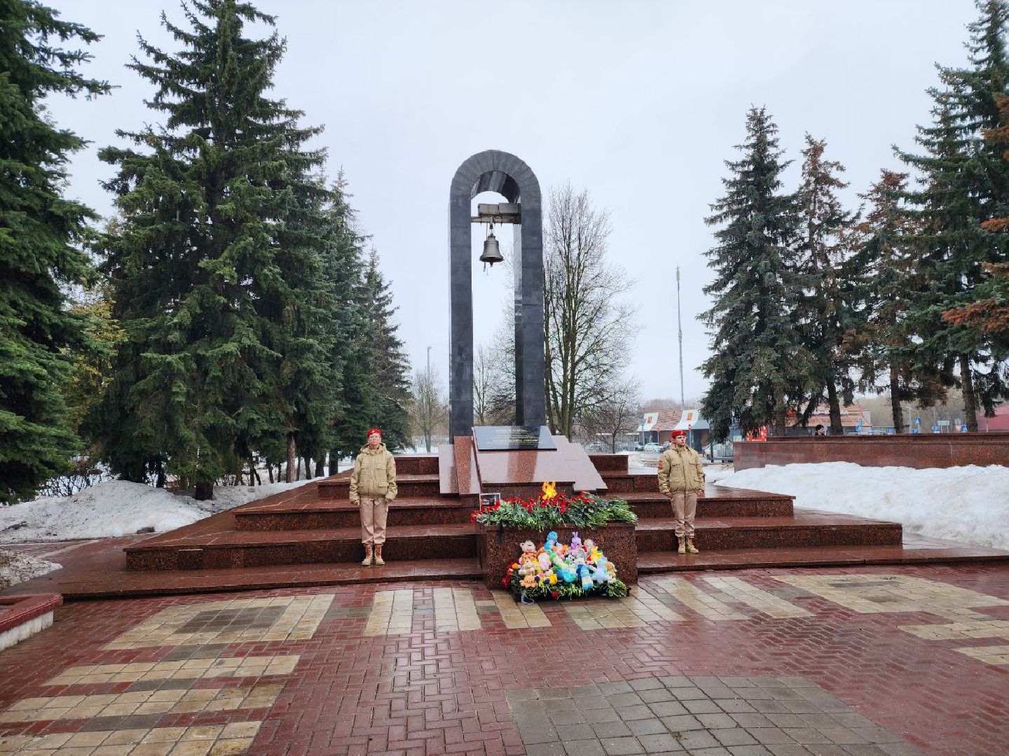 чехов, день траура, возложение цветов, минута молчания, жители,теракт,