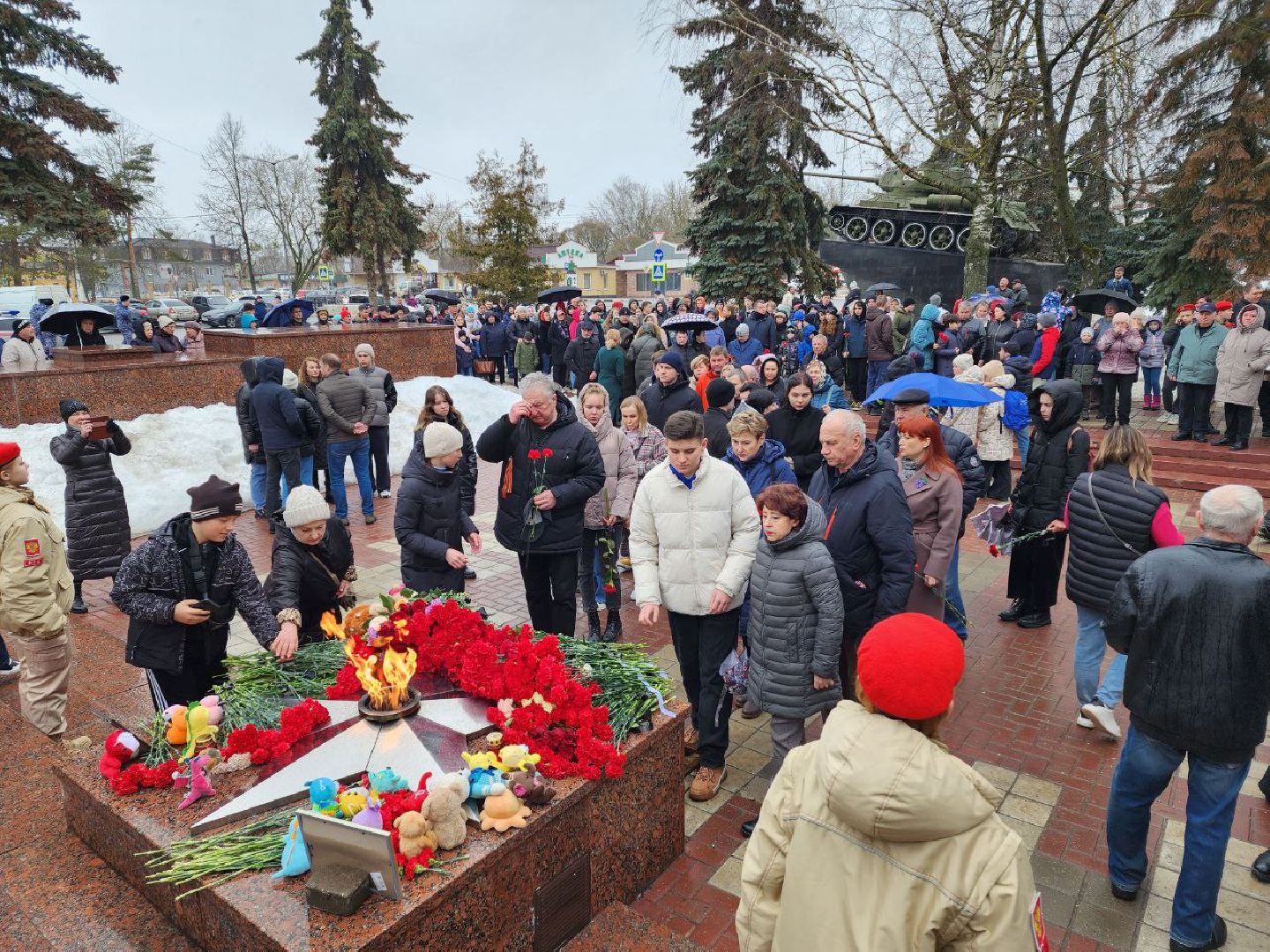 чехов, день траура, возложение цветов, минута молчания, жители,теракт,