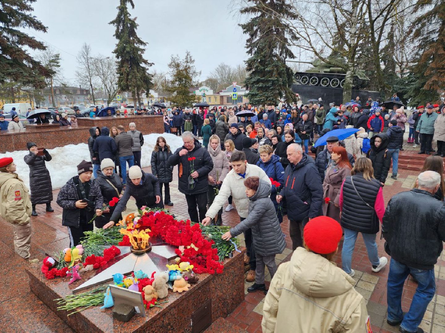 чехов, день траура, возложение цветов, минута молчания, жители,теракт,