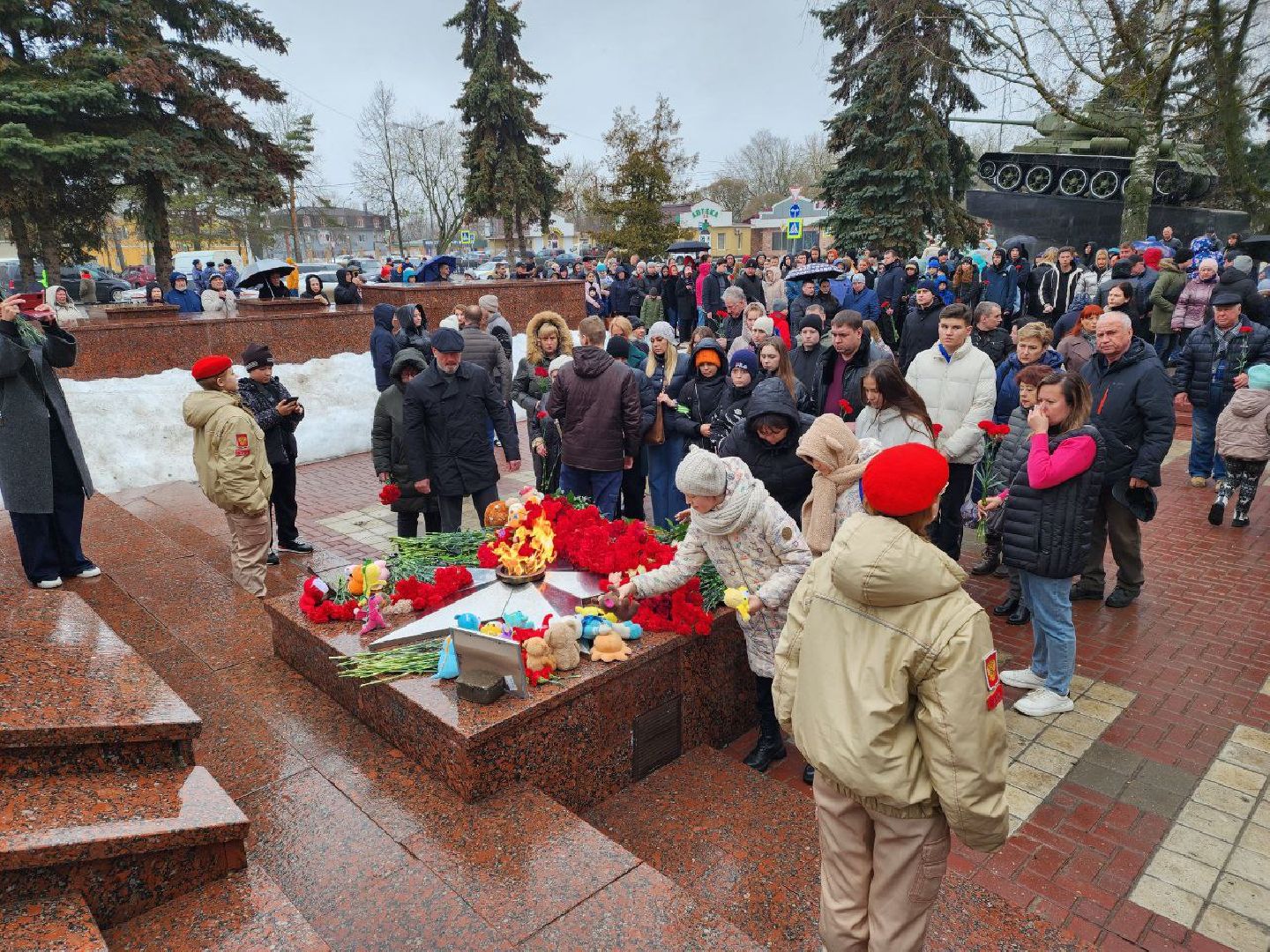 чехов, день траура, возложение цветов, минута молчания, жители,теракт,