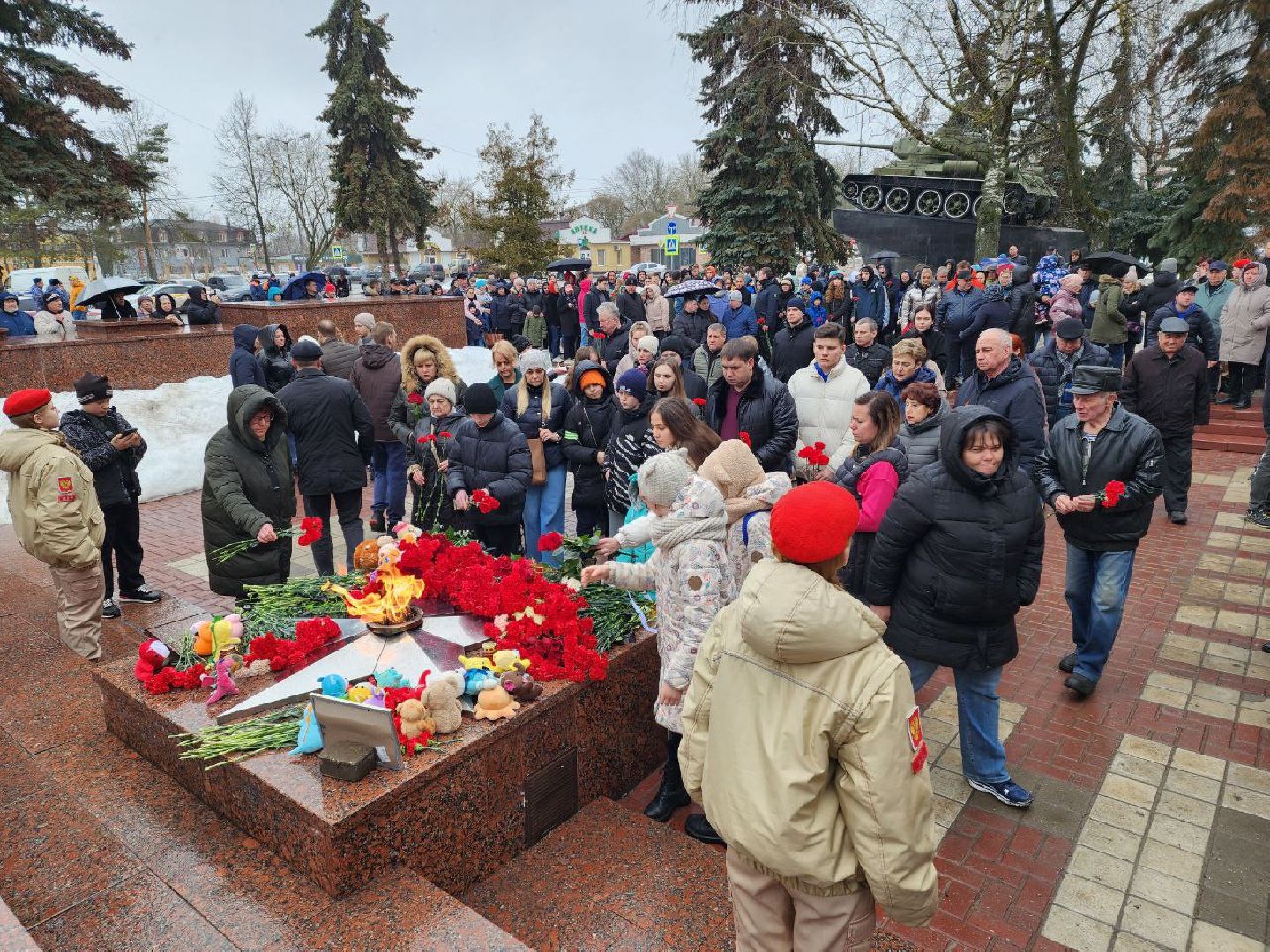чехов, день траура, возложение цветов, минута молчания, жители,теракт,