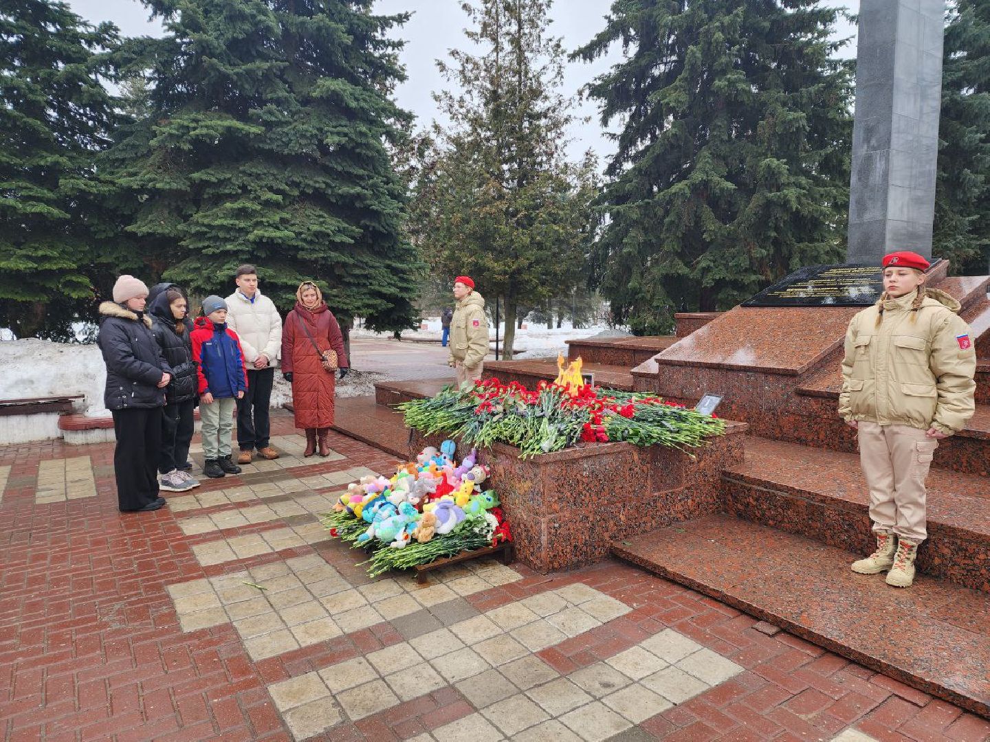 чехов, день траура, возложение цветов, минута молчания, жители,теракт,