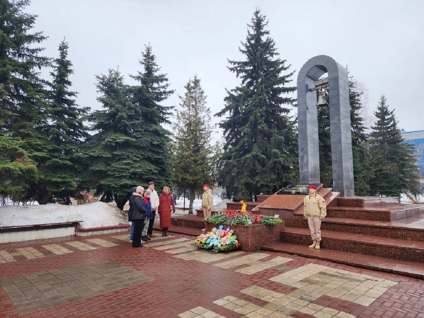 чехов, день траура, возложение цветов, минута молчания, жители,теракт,