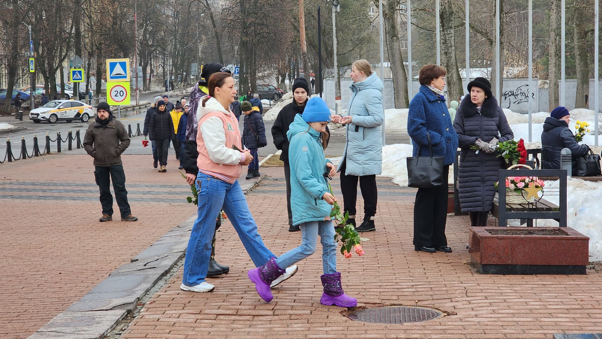 Вечный огонь, траурный митинг, возложение цветов, борис аубакиров, Дмитрий Денисов,благочинный,теракт,