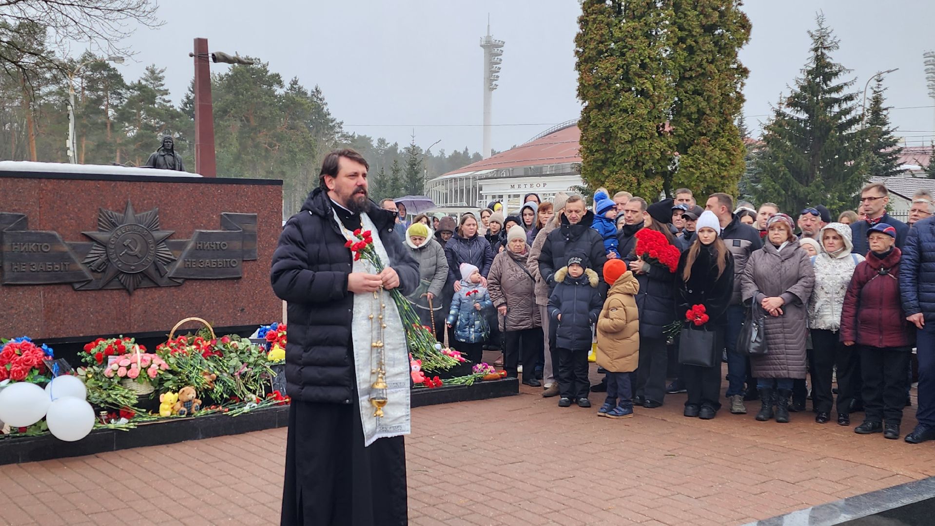 Вечный огонь, траурный митинг, возложение цветов, борис аубакиров, Дмитрий Денисов,благочинный,теракт,