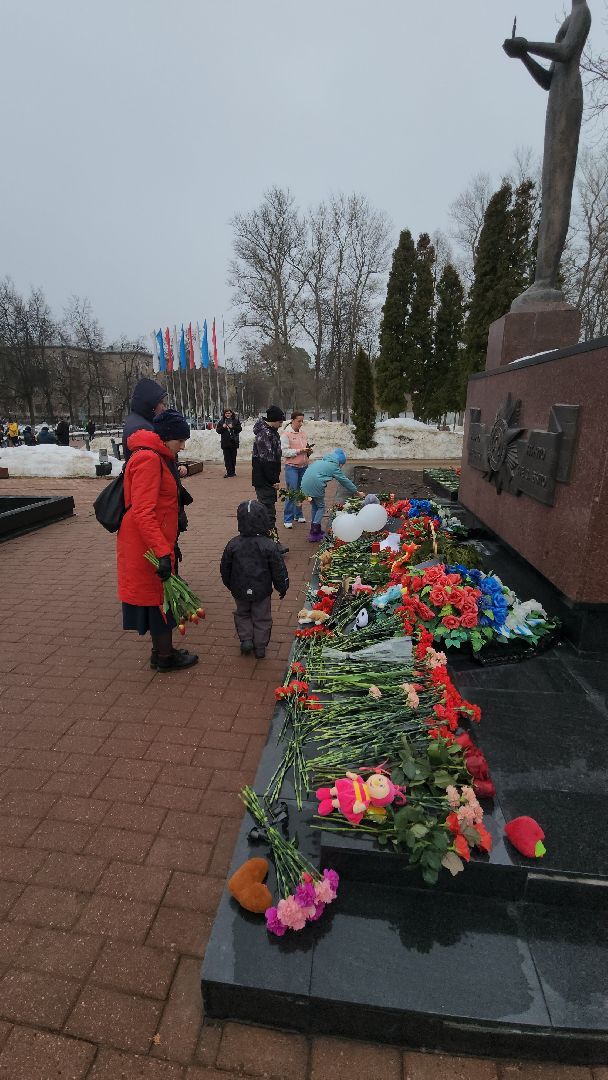 Вечный огонь, траурный митинг, возложение цветов, борис аубакиров, Дмитрий Денисов,благочинный,теракт,