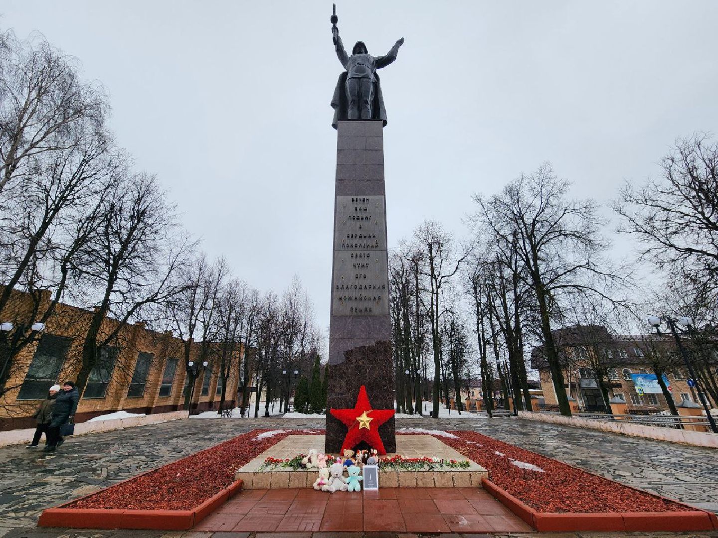 можайск, можайский городской округ, подмосковье, памятная акция, стихийный мемориал, память погибших, жители, теракт, теракт в крокус сити холле,